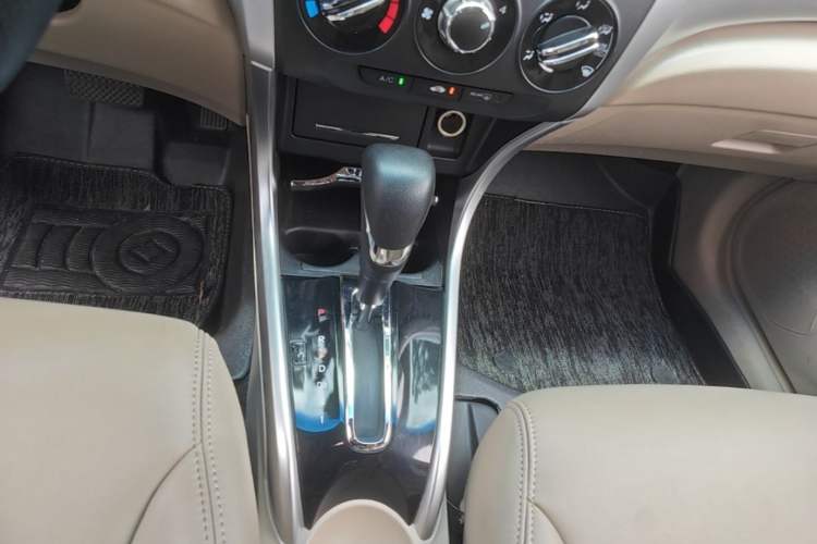 Used Honda Crider 2013 1.8L automatic luxury edition Gear Lever