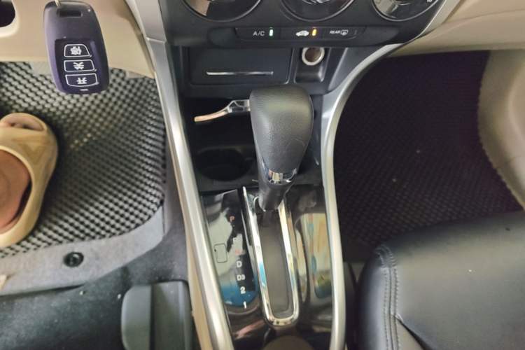 Used Honda Crider 2013 1.8L automatic comfort version Gear Lever