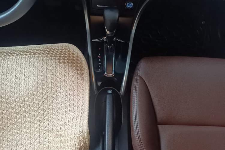 Used Honda Crider 2013 1.8L automatic luxury edition Gear Lever