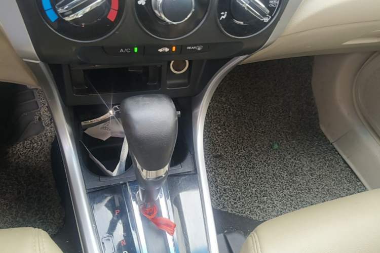 Used Honda Crider 2013 1.8L automatic comfort version Gear Lever