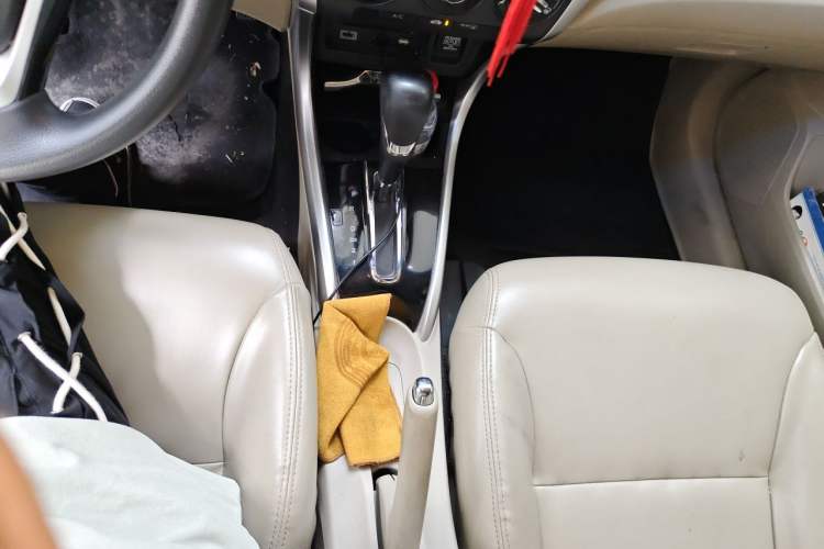 Used Honda Crider 2013 1.8L automatic luxury edition Gear Lever