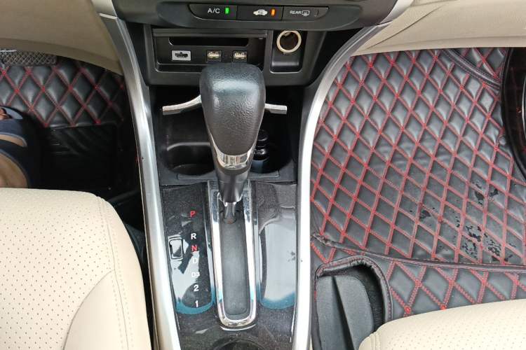 Used Honda Crider 2013 1.8L automatic luxury edition Gear Lever