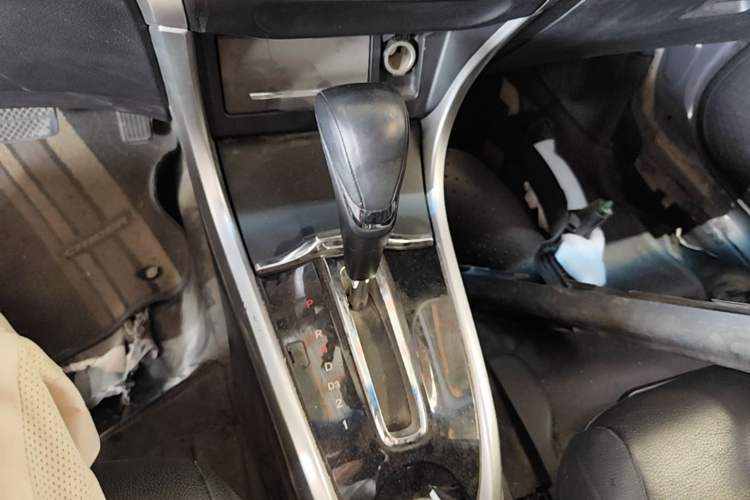 Used Honda Crider 2013 1.8L automatic flagship version Gear Lever