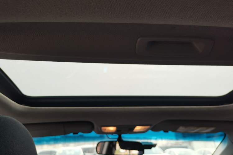 Used Honda Crider 2013 1.8L automatic luxury edition Headliner