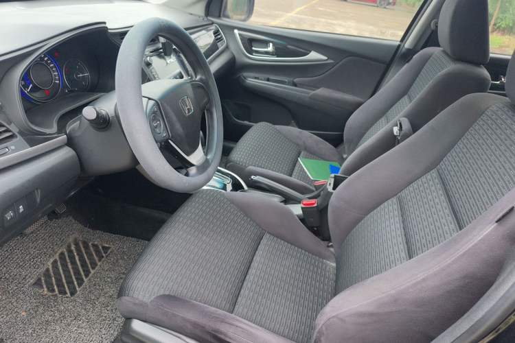Used Honda Crider 2013 1.8L automatic luxury edition Left Front Seat