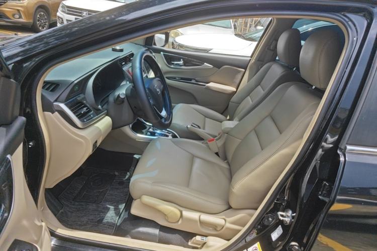 Used Honda Crider 2013 1.8L automatic luxury edition Left Front Seat