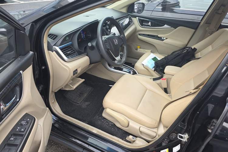 Used Honda Crider 2013 1.8L automatic luxury edition Left Front Seat