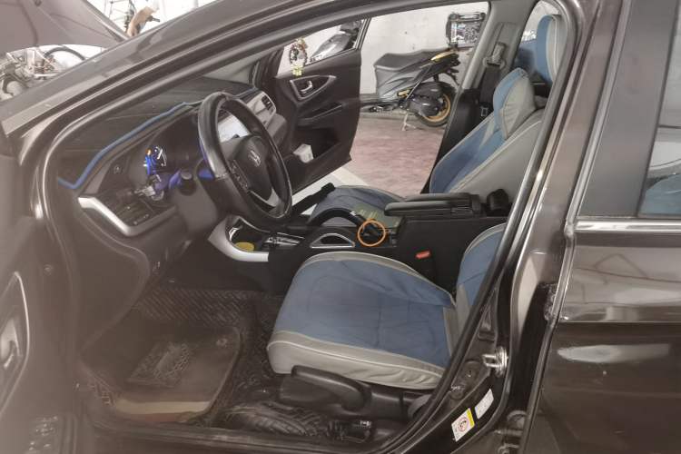 Used Honda Crider 2013 1.8L automatic luxury edition Left Front Seat