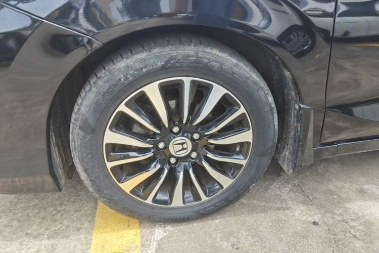 Used Honda Crider 2013 1.8L automatic luxury edition Left Front Wheel Hub