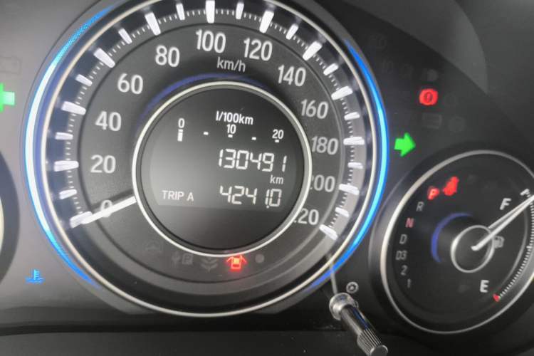 Used Honda Crider 2013 1.8L automatic luxury edition Odometer Close Up