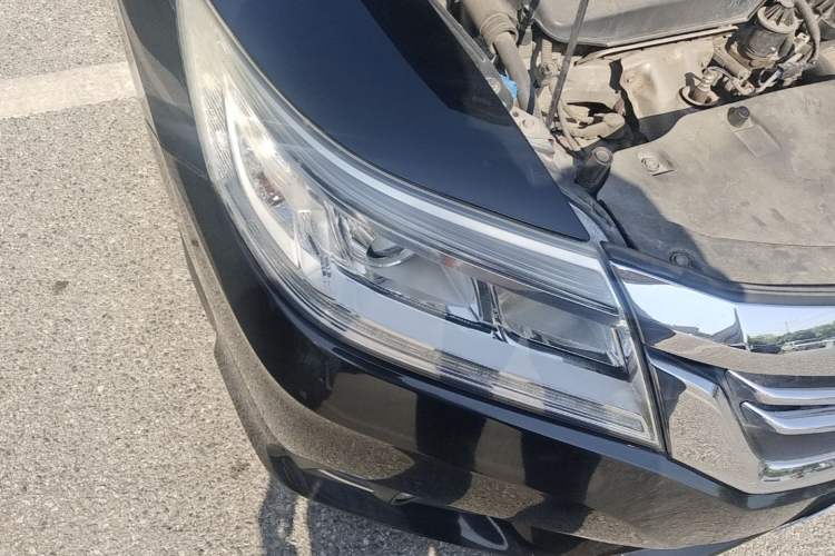 Used Honda Crider 2013 1.8L automatic luxury edition Right Front Headlight