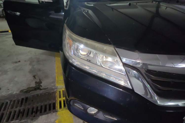Used Honda Crider 2013 1.8L automatic luxury edition Right Front Headlight