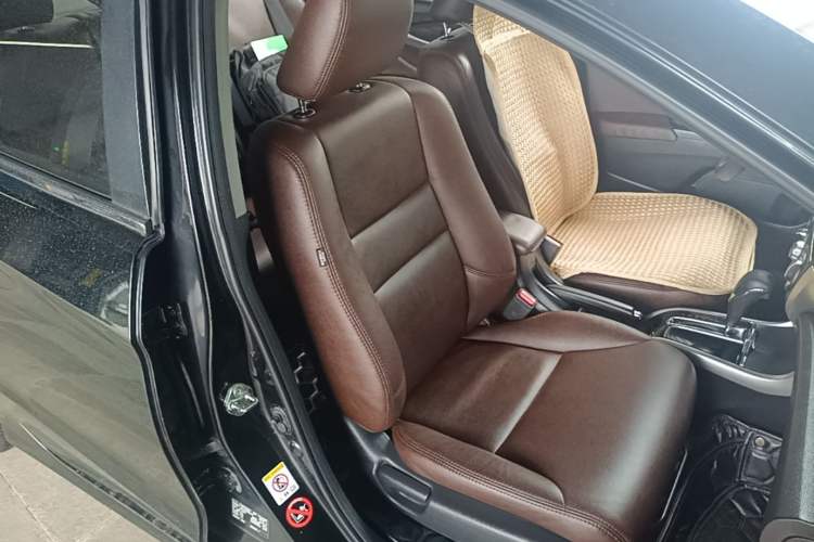 Used Honda Crider 2013 1.8L automatic luxury edition Right Front Seat