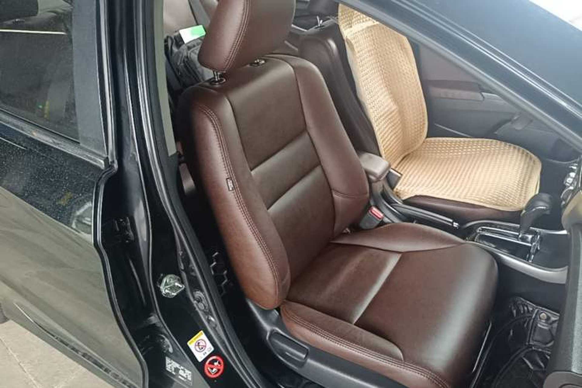 Used Honda Crider 2013 1.8L automatic luxury edition Right Front Seat