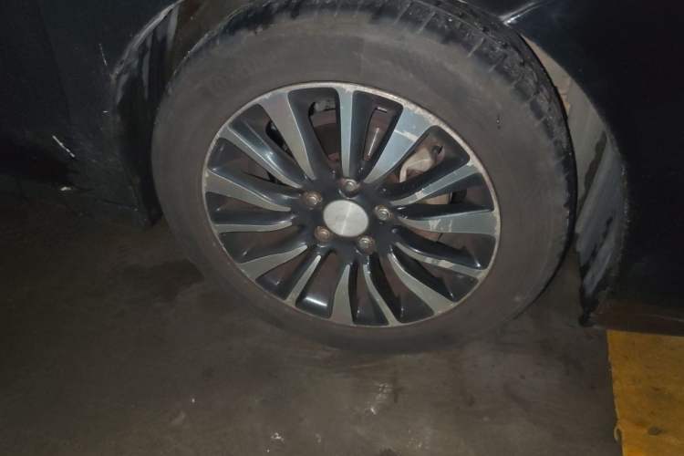 Used Honda Crider 2013 1.8L automatic comfort version Right Front Wheel Hub