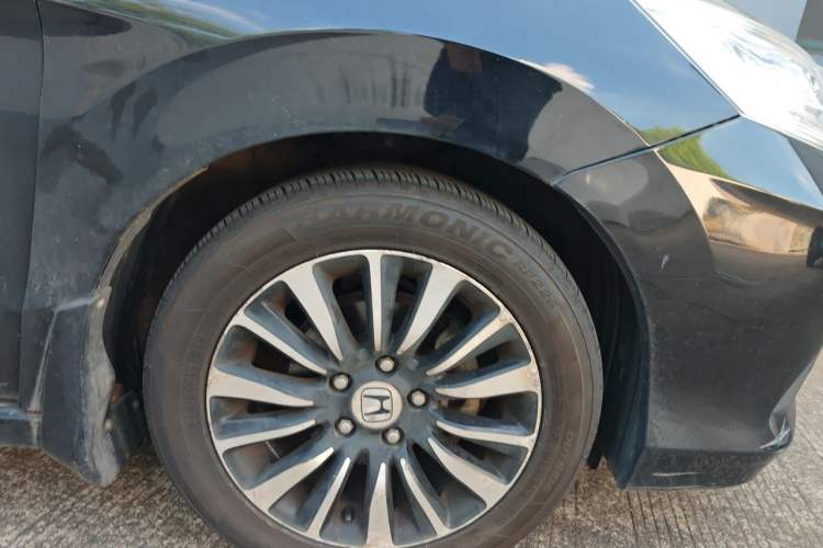 Used Honda Crider 2013 1.8L automatic comfort version Right Front Wheel Hub