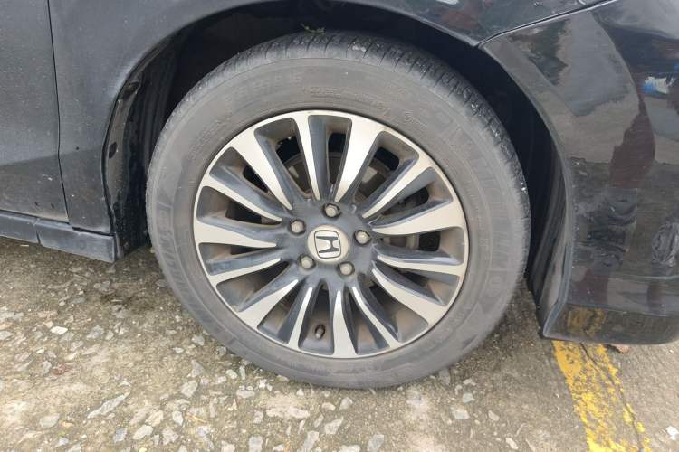 Used Honda Crider 2013 1.8L automatic luxury edition Right Front Wheel Hub