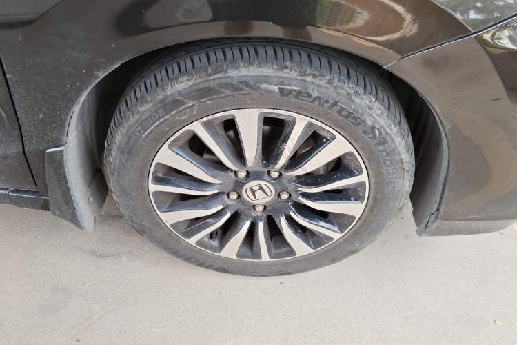 Used Honda Crider 2013 1.8L automatic luxury edition Right Front Wheel Hub