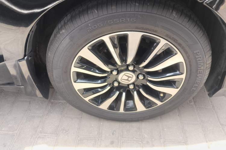 Used Honda Crider 2013 1.8L automatic luxury edition Right Front Wheel Hub