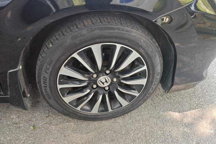 Used Honda Crider 2013 1.8L automatic flagship version Right Front Wheel Hub