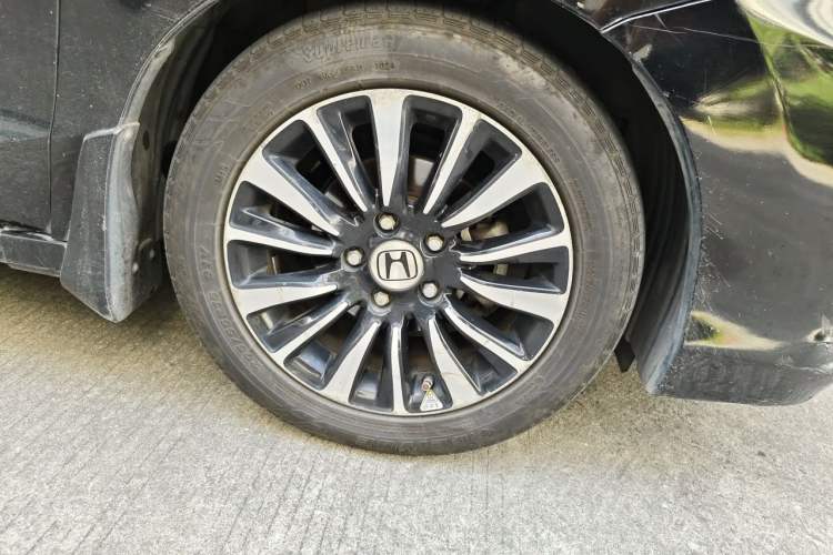 Used Honda Crider 2013 1.8L automatic flagship version Right Front Wheel Hub