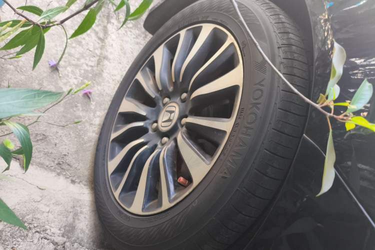 Used Honda Crider 2013 1.8L automatic luxury edition Right Front Wheel Hub