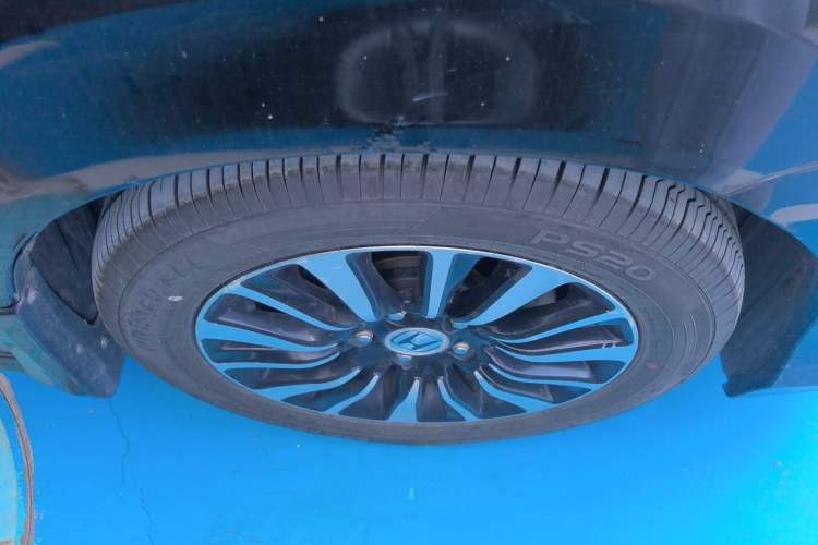 Used Honda Crider 2013 1.8L automatic luxury edition Right Front Wheel Hub