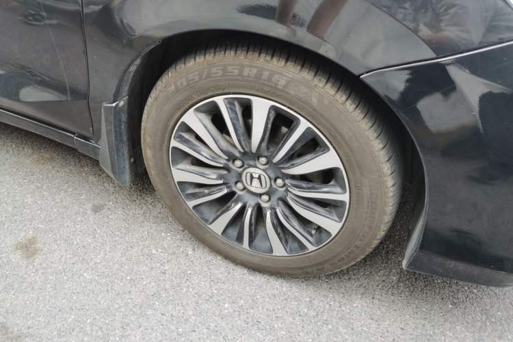 Used Honda Crider 2013 1.8L automatic luxury edition Right Front Wheel Hub