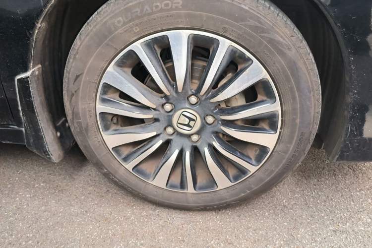 Used Honda Crider 2013 1.8L automatic comfort version Right Front Wheel Hub