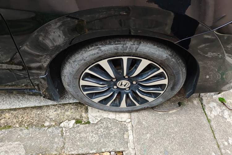 Used Honda Crider 2013 1.8L automatic luxury edition Right Front Wheel Hub