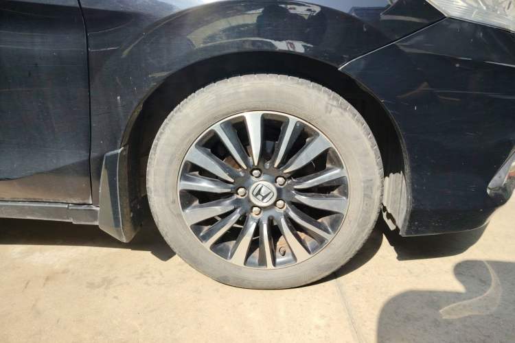 Used Honda Crider 2013 1.8L automatic comfort version Right Front Wheel Hub