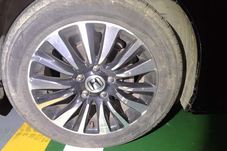 Used Honda Crider 2013 1.8L automatic luxury edition Right Front Wheel Hub
