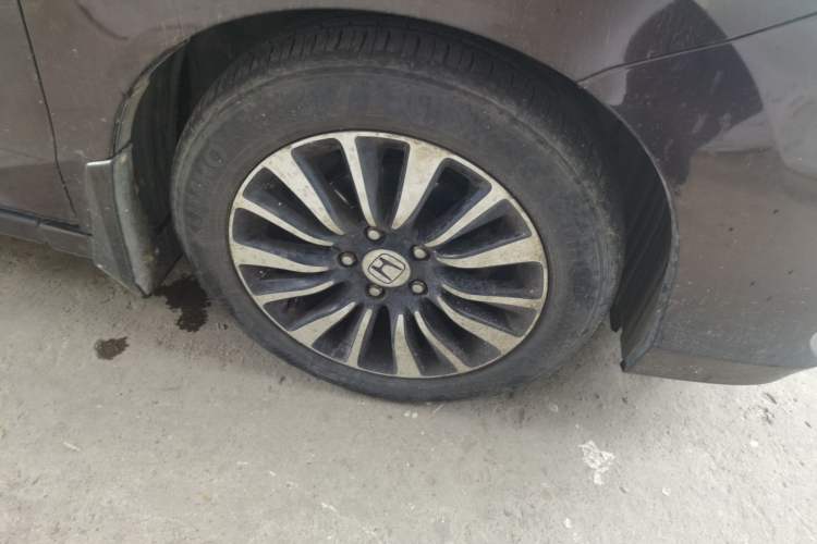 Used Honda Crider 2013 1.8L automatic luxury edition Right Front Wheel Hub