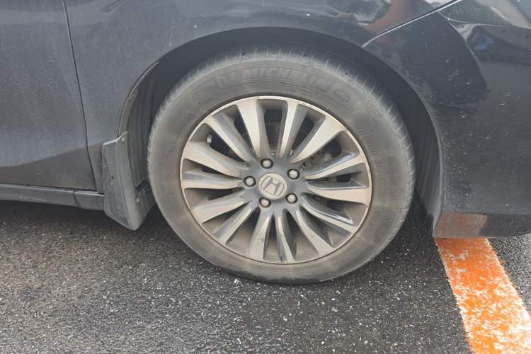 Used Honda Crider 2013 1.8L automatic luxury edition Right Front Wheel Hub
