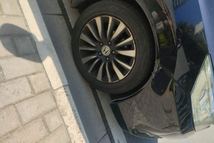 Used Honda Crider 2013 1.8L automatic luxury edition Right Front Wheel Hub
