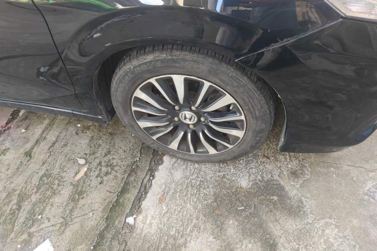 Used Honda Crider 2013 1.8L automatic luxury edition Right Front Wheel Hub