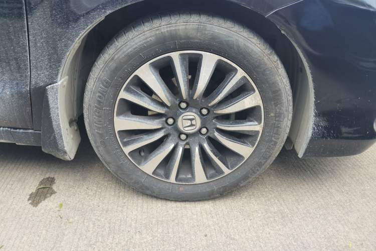 Used Honda Crider 2013 1.8L automatic luxury edition Right Front Wheel Hub