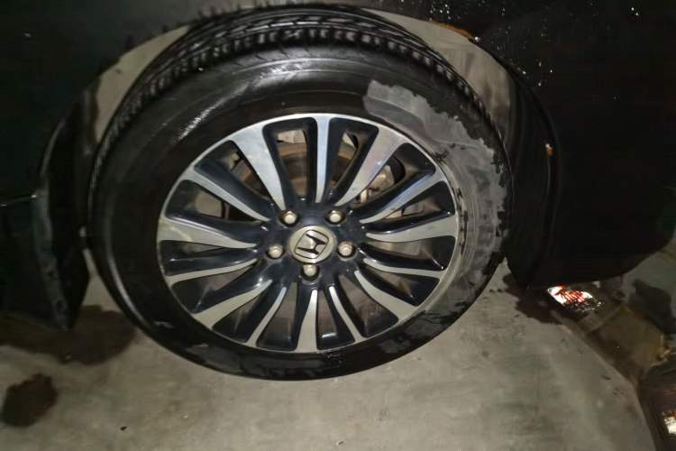 Used Honda Crider 2013 1.8L automatic comfort version Right Front Wheel Hub