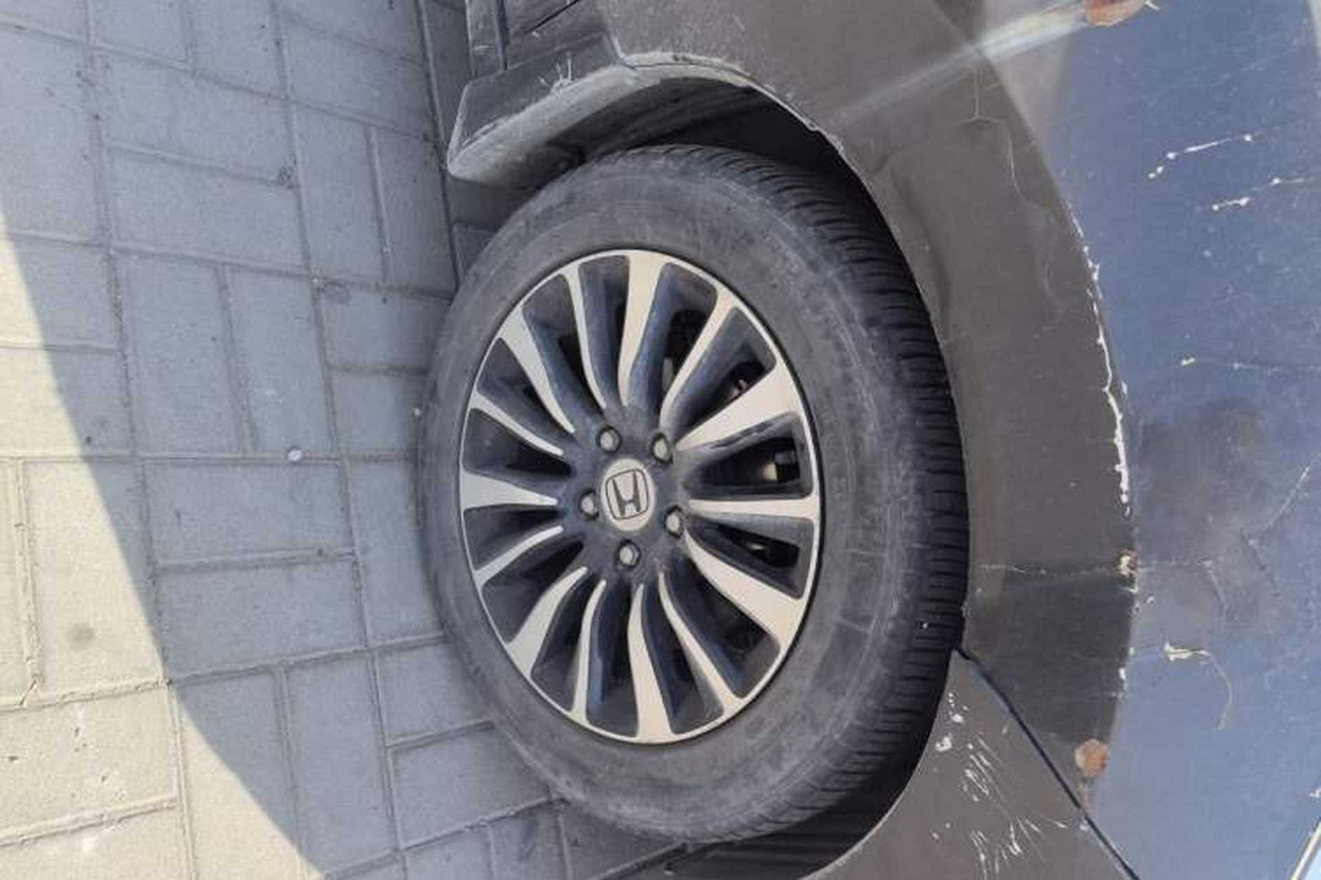 Used Honda Crider 2013 1.8L automatic luxury edition Right Front Wheel Hub