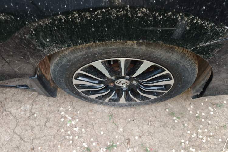 Used Honda Crider 2013 1.8L automatic luxury edition Right Front Wheel Hub