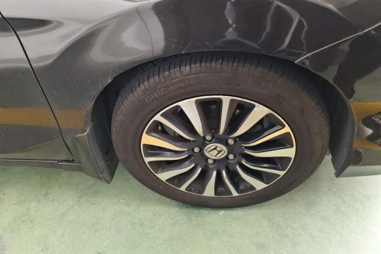Used Honda Crider 2013 1.8L automatic luxury edition Right Front Wheel Hub