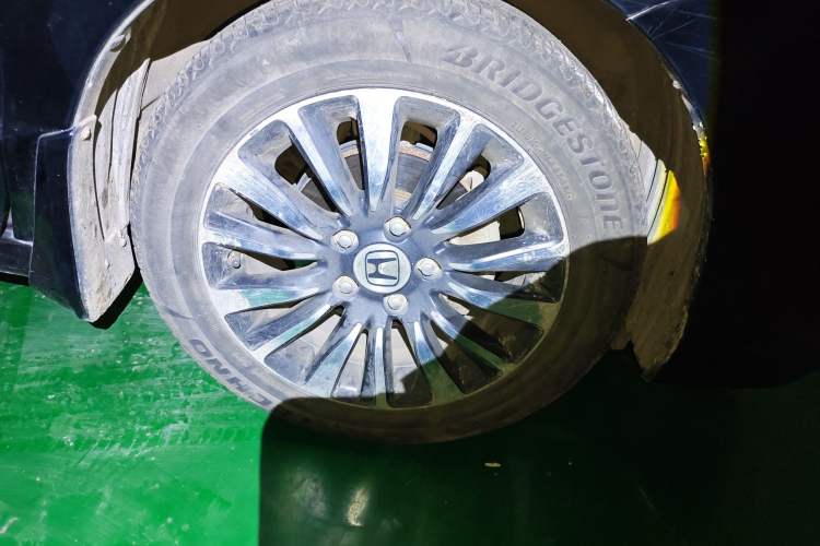 Used Honda Crider 2013 1.8L automatic flagship version Right Front Wheel Hub