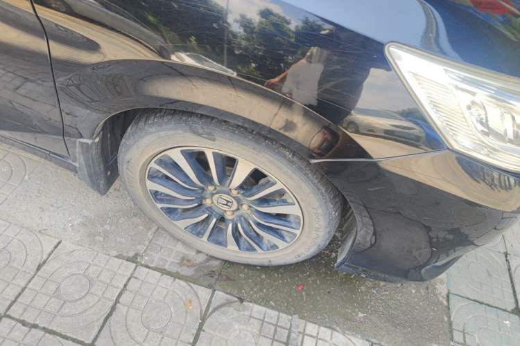 Used Honda Crider 2013 1.8L automatic luxury edition Right Front Wheel Hub