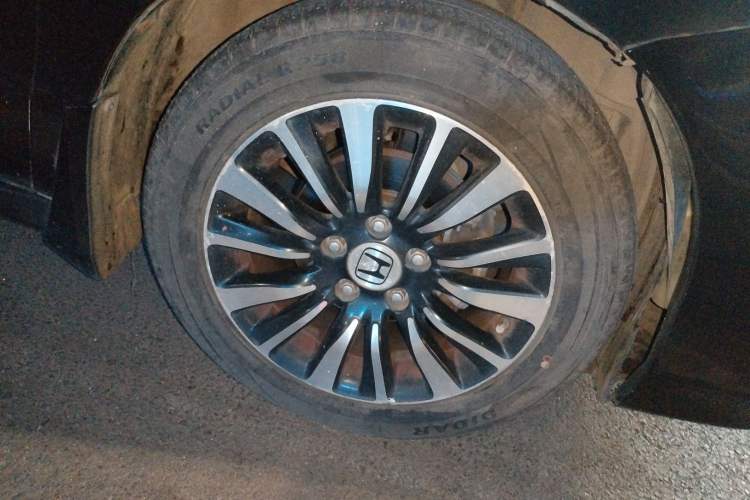 Used Honda Crider 2013 1.8L automatic comfort version Right Front Wheel Hub