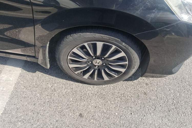 Used Honda Crider 2013 1.8L automatic luxury edition Right Front Wheel Hub