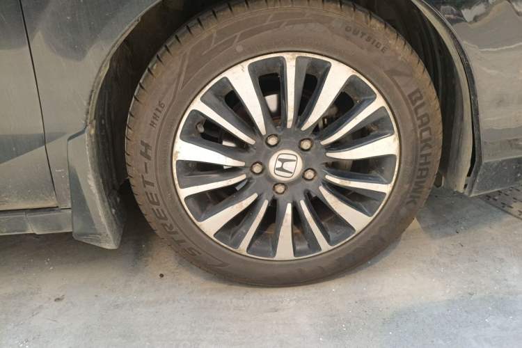 Used Honda Crider 2013 1.8L manual Comfort version Right Front Wheel Hub