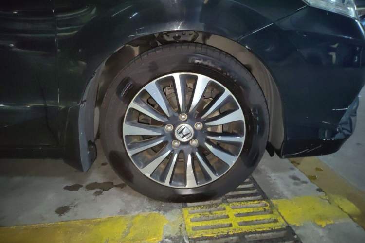 Used Honda Crider 2013 1.8L automatic luxury edition Right Front Wheel Hub