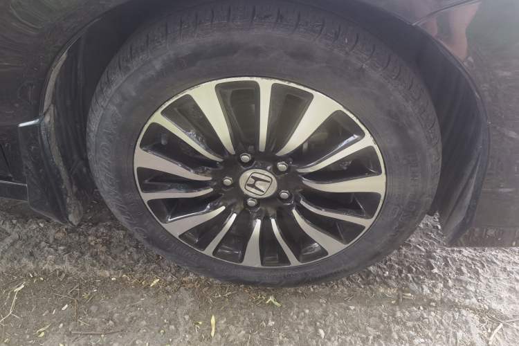 Used Honda Crider 2013 1.8L automatic luxury edition Right Front Wheel Hub