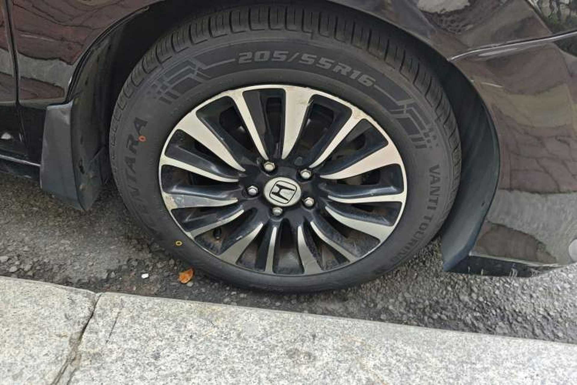 Used Honda Crider 2013 1.8L automatic luxury edition Right Front Wheel Hub