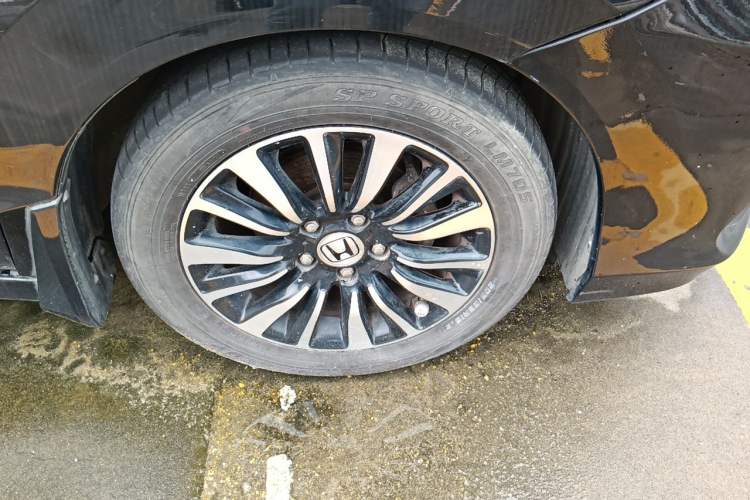 Used Honda Crider 2013 1.8L automatic luxury edition Right Front Wheel Hub